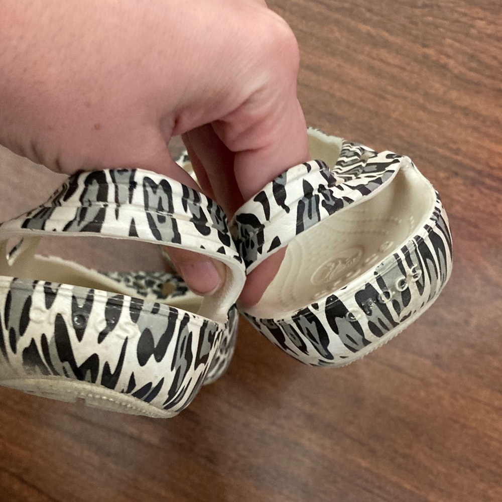 Crocs Leopard Print Women's Flats 10W - Picture 4 of 8
